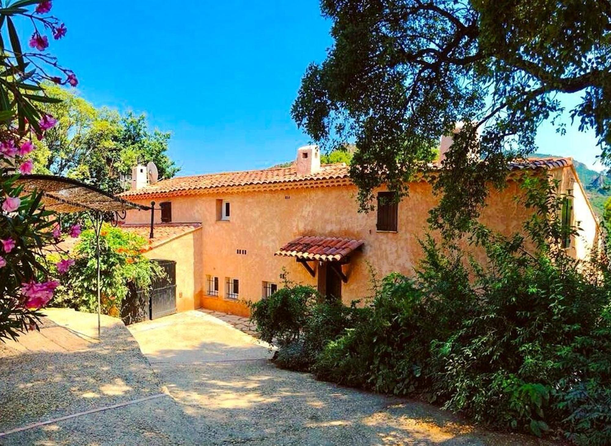 Les Roches Hacienda Provencale Villa *