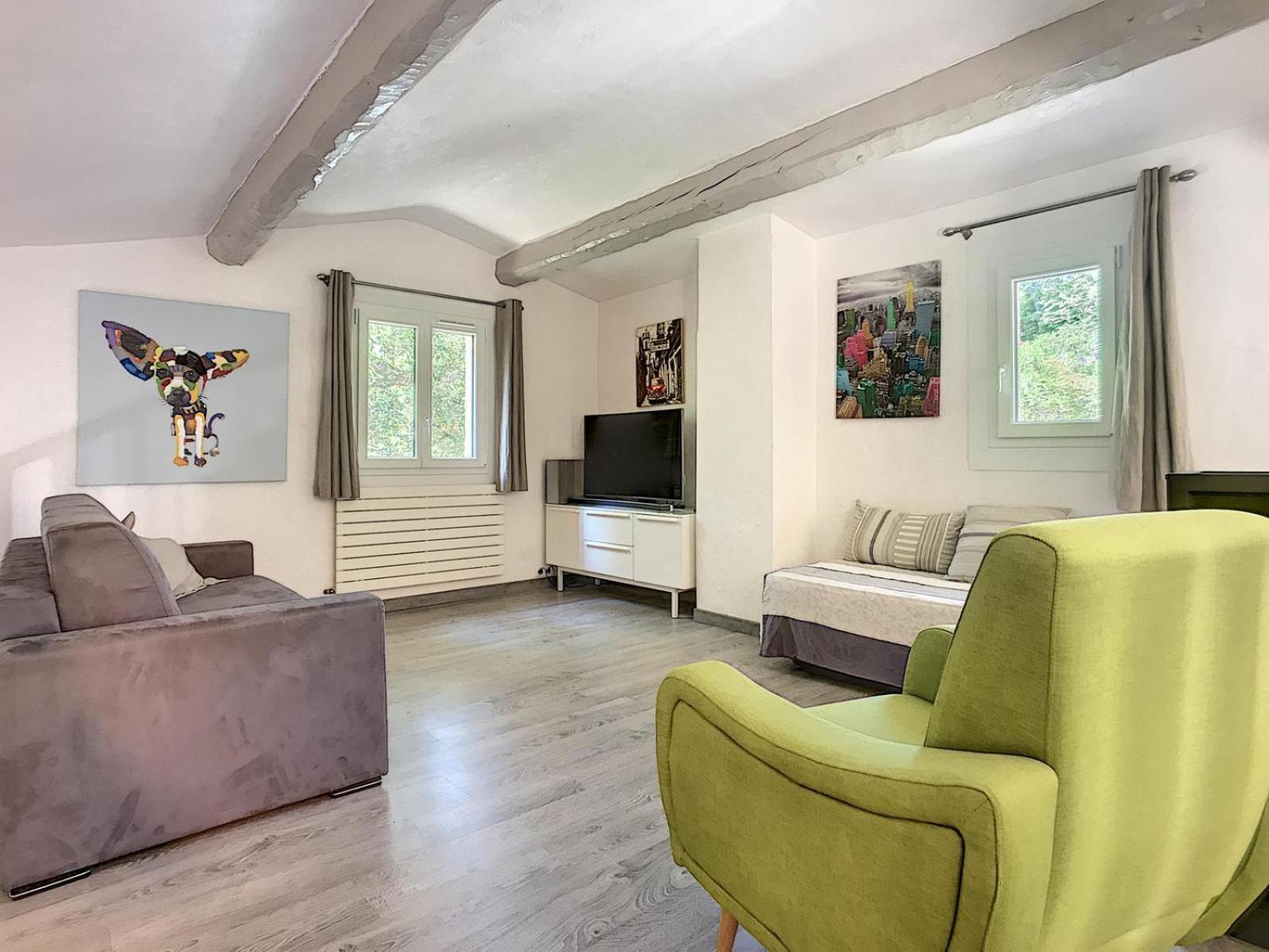 Les Roches Hacienda Provencale Villa